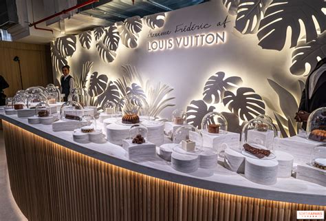 le café louis vuitton.